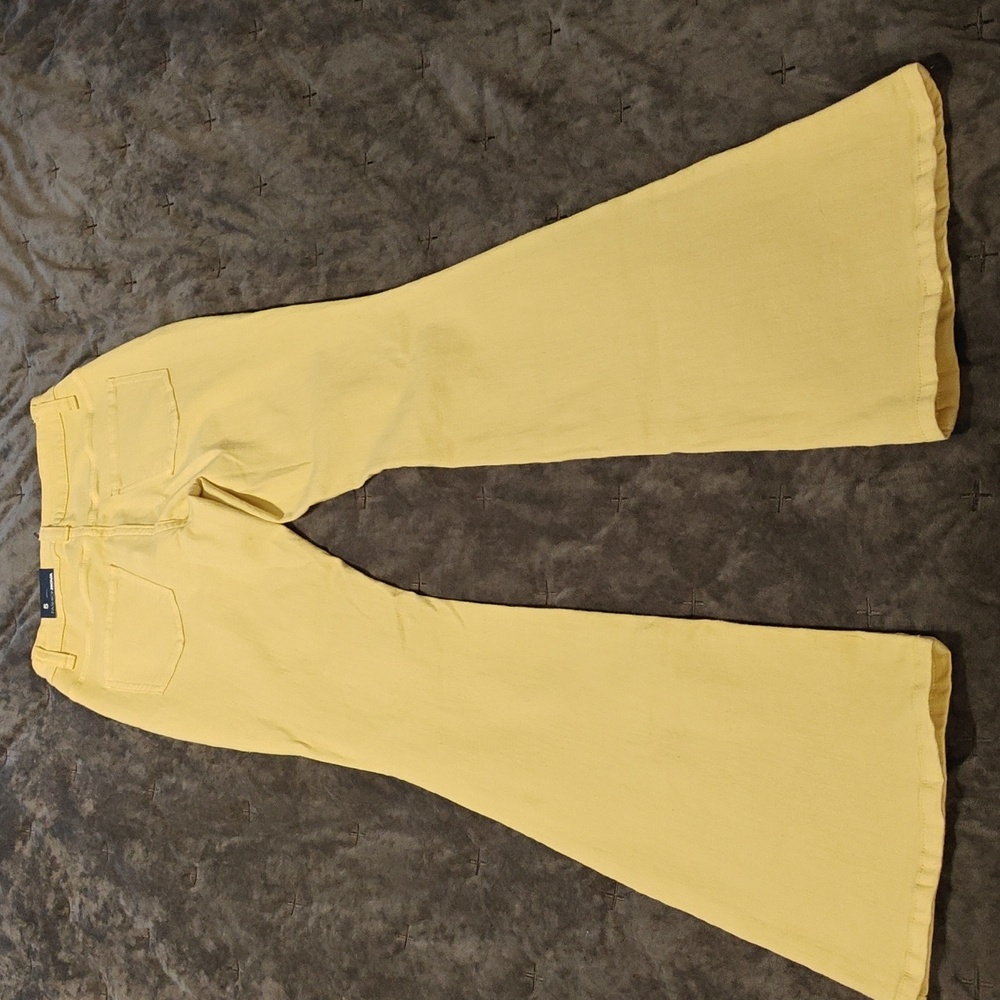 NWT Fashion Nova distressed flare leg jeans - Picture 8 of 8